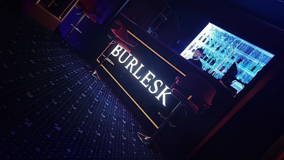   Burlesknvrsk Man`s club 